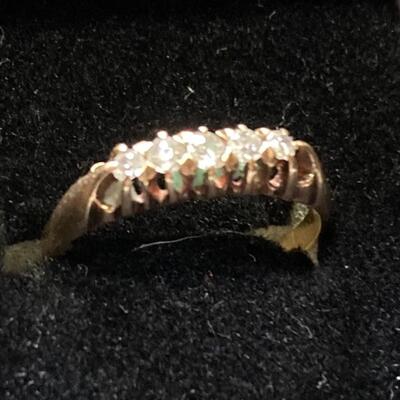 14k Gold Ring with 5 Diamonds Size 7