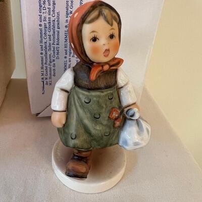 2 Hummels The Artist Boy 304 Box tmk5 & Grandmas Girl 561 tmk7 Bix