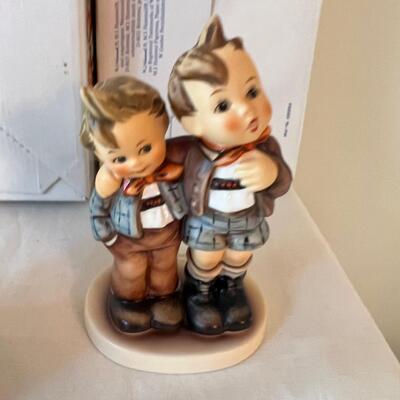 2 Hummels Max & amortization 896 & Star Gazer w/boxes tmk7