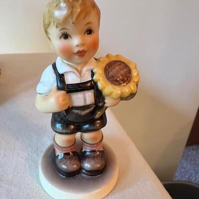 5 Hummel Figures