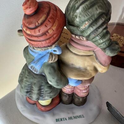 Lot 6 Decorative Items