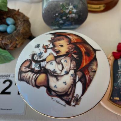 Lot 6 Decorative Items