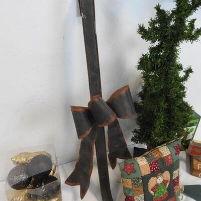 16+ Christmas: Wreath Hanger, Small Tree, Gold Ornaments, Tapered Candles