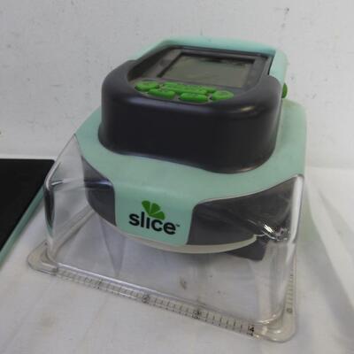 Slice Cordless Design Cutter, Turns On