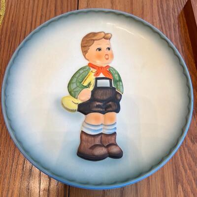 Lot 10 Hummel decorative Items