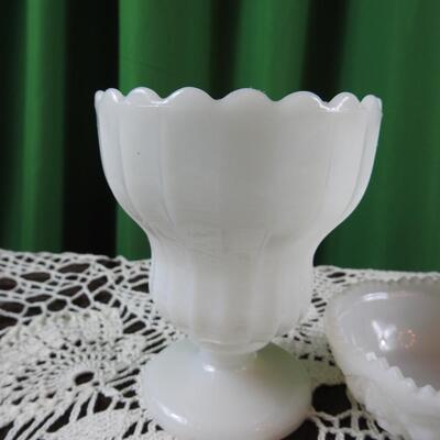 Milk glass Vase