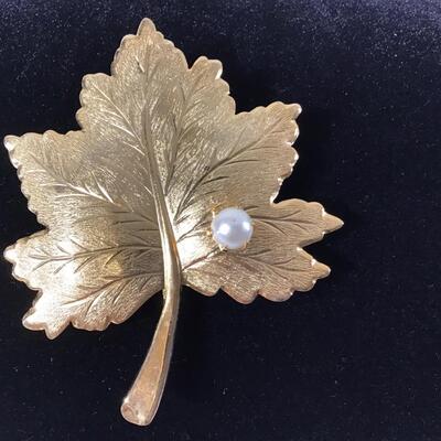 Vintage Brooch by Sarah Coventry marked
