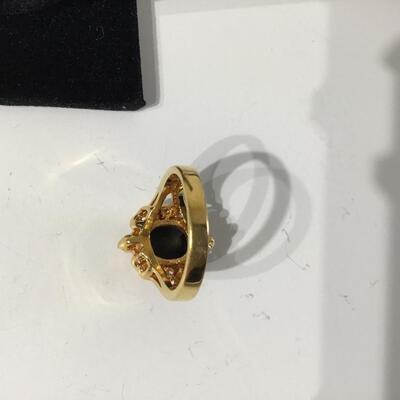 Gold tone fashion ring