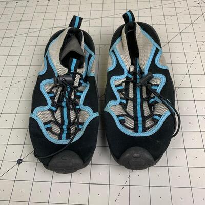#144 Women's Water Shoes (Size 7)