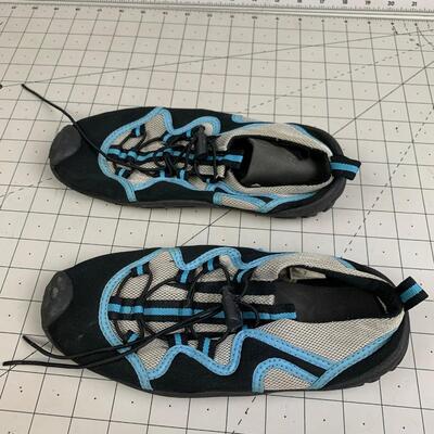 #144 Women's Water Shoes (Size 7)