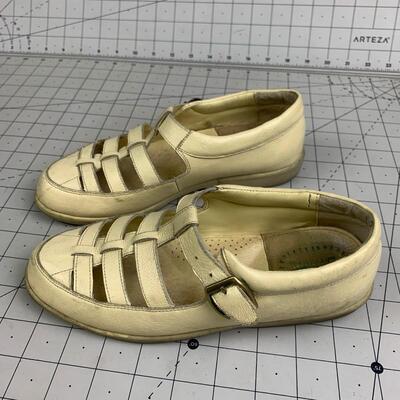 #153 Women's Vintage Proper Shoes (Size 6)