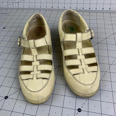 #153 Women's Vintage Proper Shoes (Size 6)