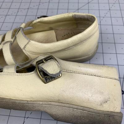 #153 Women's Vintage Proper Shoes (Size 6)