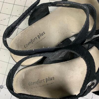 #154 Women's Comfort Plus Adorable Sandals (Size 7.5 W)