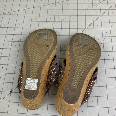 #156 Luxe Foam Skechers Brown Bedazzled Flip Flops (Size 6)