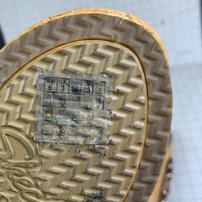 #156 Luxe Foam Skechers Brown Bedazzled Flip Flops (Size 6)
