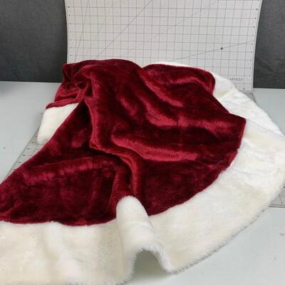 #191 Santa's Tree Skirt