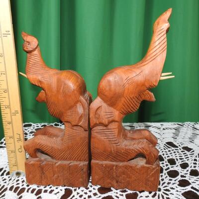 Elephant book ends