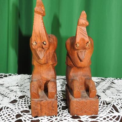 Elephant book ends