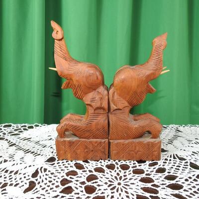 Elephant book ends