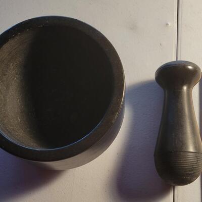 Thick mortar and pestile