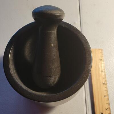 Thick mortar and pestile