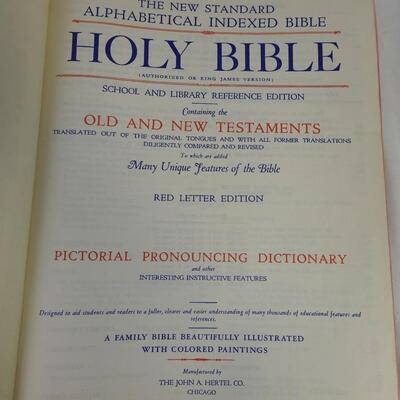 Blue Ribbon New Standard Reference Bible, Great Condition With Carrying Case