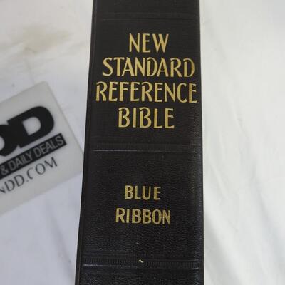 Blue Ribbon New Standard Reference Bible, Great Condition With Carrying Case