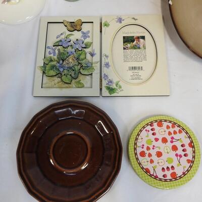 15 pc Kitchen, Brown/Red Ceramic Plates, Butcher Block, Coasters, Candle