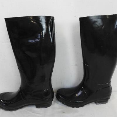 Pair of Rubber Boots, Size 9, Good Condition