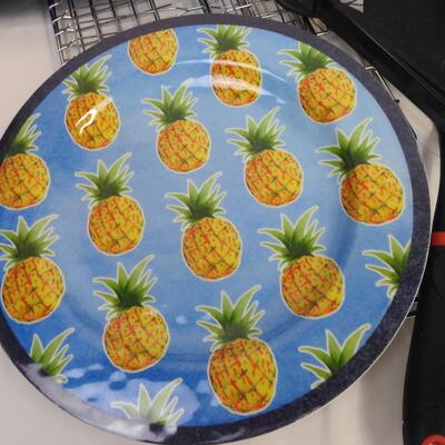 Stylish Sink Colander, Pineapple Plates, 2 Square Plates, Seal Containers, etc.