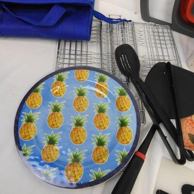 Stylish Sink Colander, Pineapple Plates, 2 Square Plates, Seal Containers, etc.