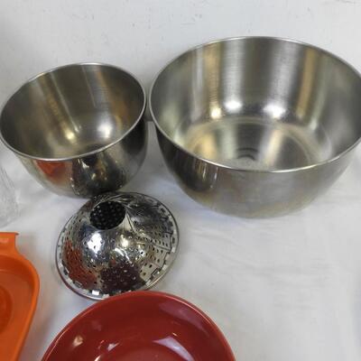 Kitchen Lot: Metal Baking Bowls, Glass Bowl with Basket Shell, Glasses and Mugs