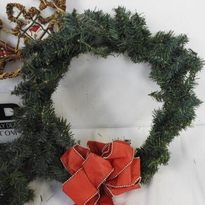 3 16 Inch Christmas Wreaths with Red Bows, Basket Grapevine People Wreath
