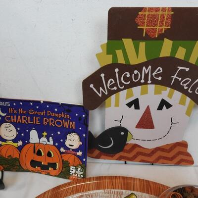 Fall Holiday Lot: Thanksgiving DÃ©cor, FAKE Appendages & Halloween DÃ©cor