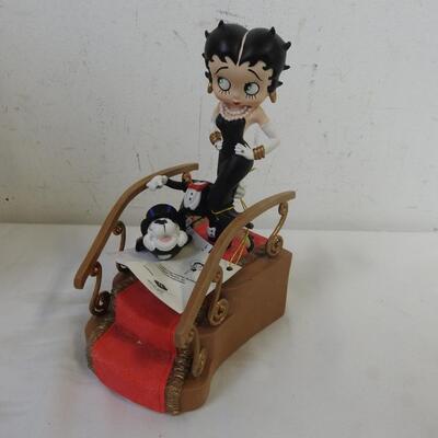 Betty Boop Red Carpet Steps Small Figurine, Needs Superglue for Friends Head