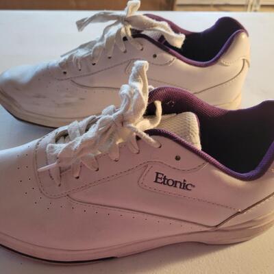Ladies size 6.5 bowling shoes