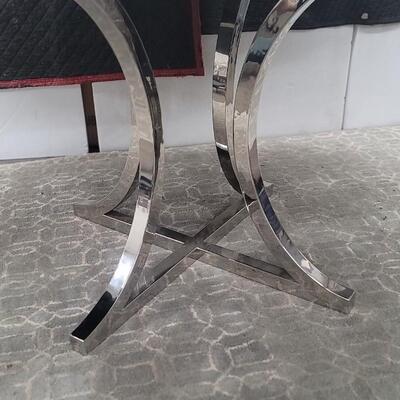 LEIGHTON ROUND DINING TABLE