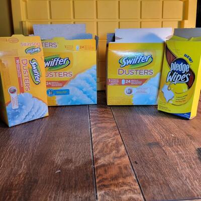 Swiffer dusters open