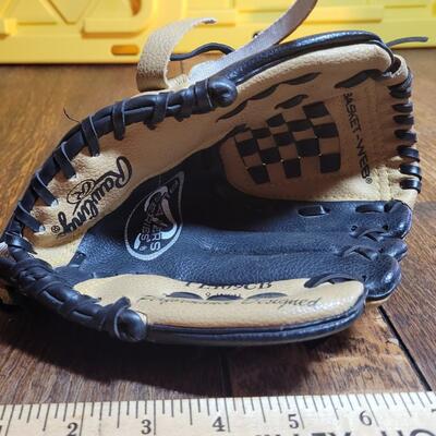 Kids baseball mitt