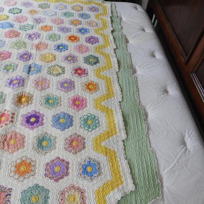 Small square Grandmothers Flower Garden Quilt