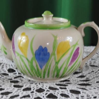 Floral tea pot