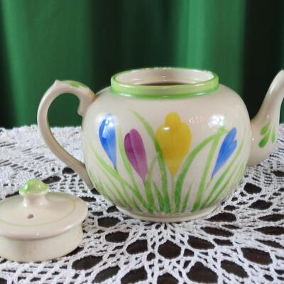 Floral tea pot