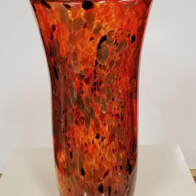 Small vintage art vase with goldâ€“toned embedded flecks... great color yet translucent