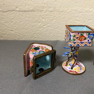 Set of 5 Boxes by Kelvin Chen