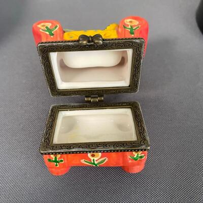 Porcelain Hinged Trinket Box Chair