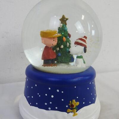Peanuts 50th Anniversary Musical Snow Globe, Works