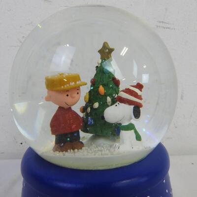 Peanuts 50th Anniversary Musical Snow Globe, Works