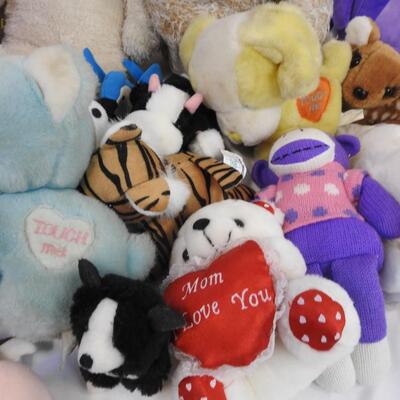 33 stuffed Animals, Bears, Bunny, Sock Monkeies, Dolphin