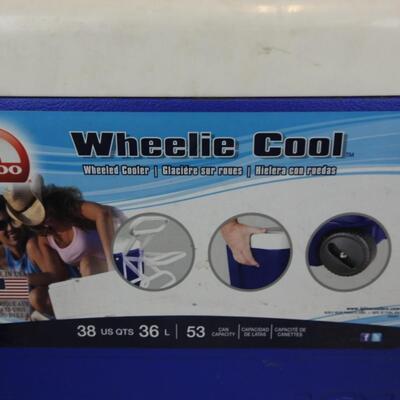Igloo Wheelie Cooler, 2 Outdoor Cushioned Back Supports, Small Cooler